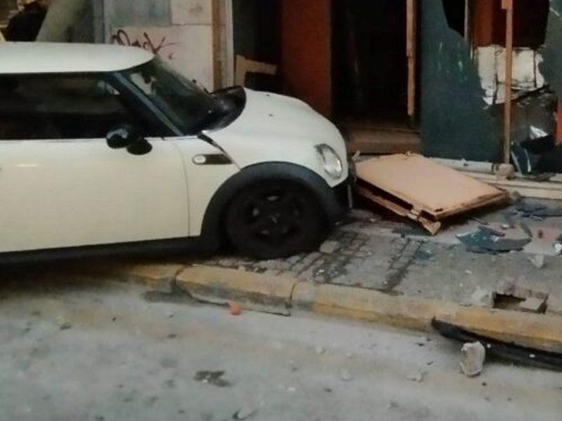 ΠΑΤΡΑ: Απίστευτο τροχαίο ατύχημα στην οδό Αγίου Ανδρέου - ΦΩΤΟ