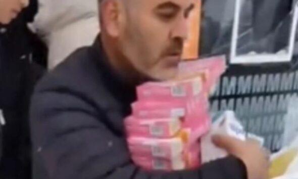 Σεισμός στην Τουρκία: Πολίτες κάνουν πλιάτσικο στα σούπερ μάρκετ για να βρουν φαγητό (βίντεο)