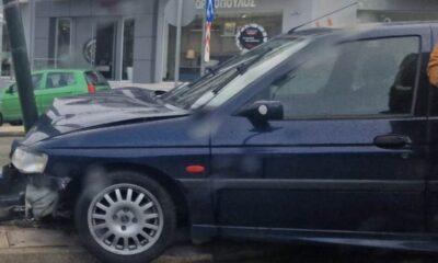 ΠΑΤΡΑ: Κι άλλο τροχαίο στον κόμβο Κουρτέση! - ΙΧ έπεσε πάνω σε στύλο – ΦΩΤΟ