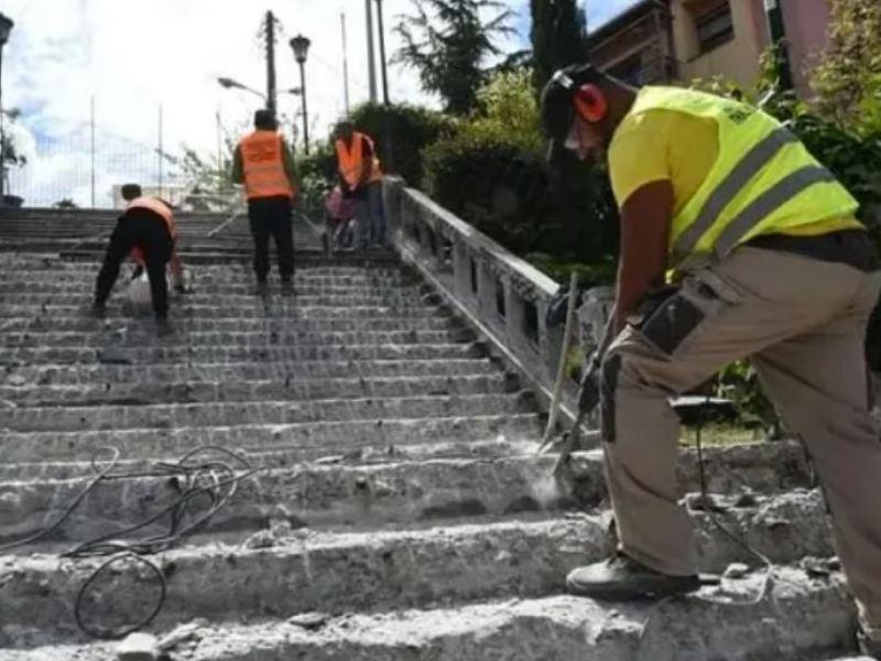Πάτρα: Με γοργούς ρυθμούς οι εργασίες στις σκάλες Αγίου Νικολάου