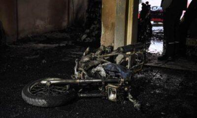 ΠΑΤΡΑ: Εκαψαν τρία μηχανάκια αστυνομικού στο Κάστρο