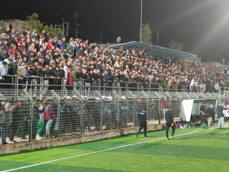 Επεισόδια στο γήπεδο των προσφυγικών στην Πάτρα κατά τη διάρκεια αγώνων ποδοσφαίρου