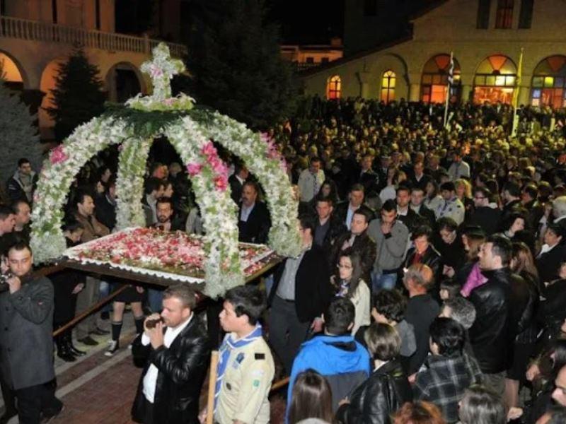 Πένθος και κατάνυξη στην Πάτρα-Στους Ιερούς Ναούς οι Πατρινοί-Οι περιφορές των Επιταφίων