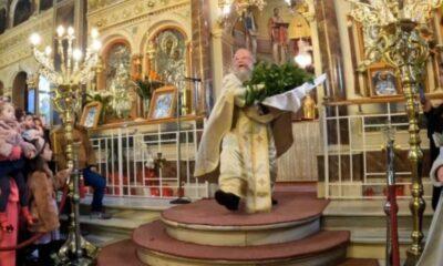 Χίος: Η πρώτη Ανάσταση στην Ευαγγελίστρια από τον viral «ιπτάμενο» ιερέα – ΒΙΝΤΕΟ