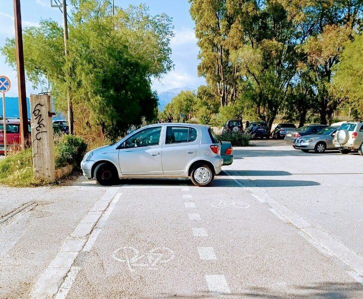 ΠΑΤΡΑ: Σεβασμός στους δημόσιους χώρους και τους συνανθρώπους μας: Η ανάγκη να αποφεύγουμε το παρκάρισμα σε πεζοδρόμια και ποδηλατόδρομους - ΦΩΤΟ
