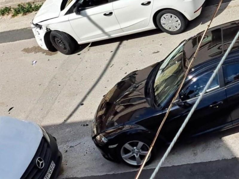 ΠΑΤΡΑ: Νέο τροχαίο ατύχημα στη διασταύρωση Κανακάρη και Καρόλου