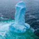 Φωτογράφος εντόπισε παγόβουνο που μοιάζει με ανδρικό μόριο στη Νέα Γη του Καναδά