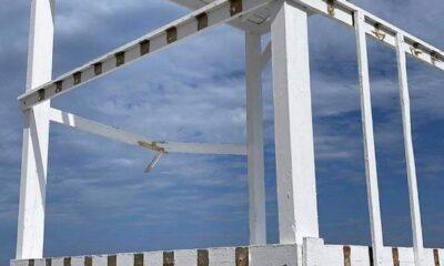 ΠΑΤΡΑ: Η καταστροφή του πύργου στην παραλία των Βραχνέικων - ΦΩΤΟ