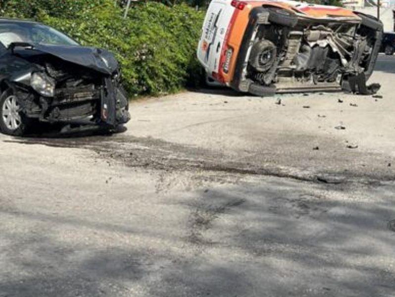 Σοβαρό τροχαίο ατύχημα στην Πάτρα: Αυτοκίνητα συγκρούστηκαν στην Εξω Αγυιά - Υπάρχουν τραυματίες και ζημιές σε παρκαρισμένα οχήματα