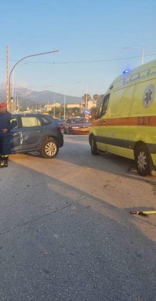 ΠΑΤΡΑ: Σύγκρουση οχημάτων στην Οδό Κανελλοπούλου - Πανικός και εγκλωβισμένη γυναίκα, χωρίς σοβαρούς τραυματισμούς