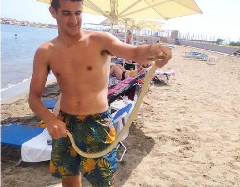 Ανατριχίλα - Το απρόοπτο μπάνιο με ένα Φίδι! - ΦΩΤΟ