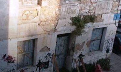 ΠΑΤΡΑ: Απειλούμενο αρχοντικό κτίριο - Κίνδυνος για τους πεζούς και ανάγκη ανακαίνισης