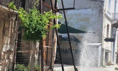 Σοβαρή διαρροή νερού στην οδό Τσαμαδού στην Πάτρα - Χάνονται δεκάδες κυβικά νερού - ΦΩΤΟ