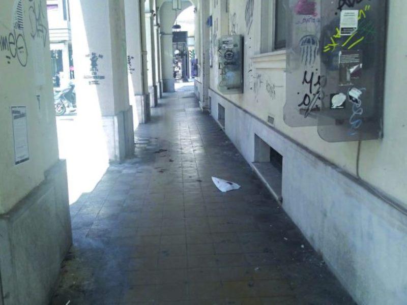 ΠΑΤΡΑ: Η ανησυχητική κατάσταση της στοάς της Κανακάρη στο ιστορικό κέντρο της - Ένα περιβάλλον εκτός ελέγχου