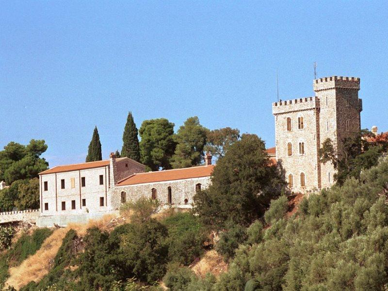 Η Achaia Clauss: Ένας μαγνήτης τουριστών στην Πάτρα με την Καστροπολιτεία της