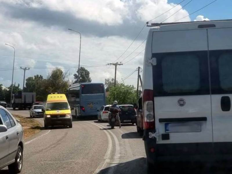 ΔΥΤΙΚΗ ΕΛΛΑΔΑ: Τροχαίο ατύχημα - Τραυματίας πεζός και ουρές στην οδό προς Λευκάδα