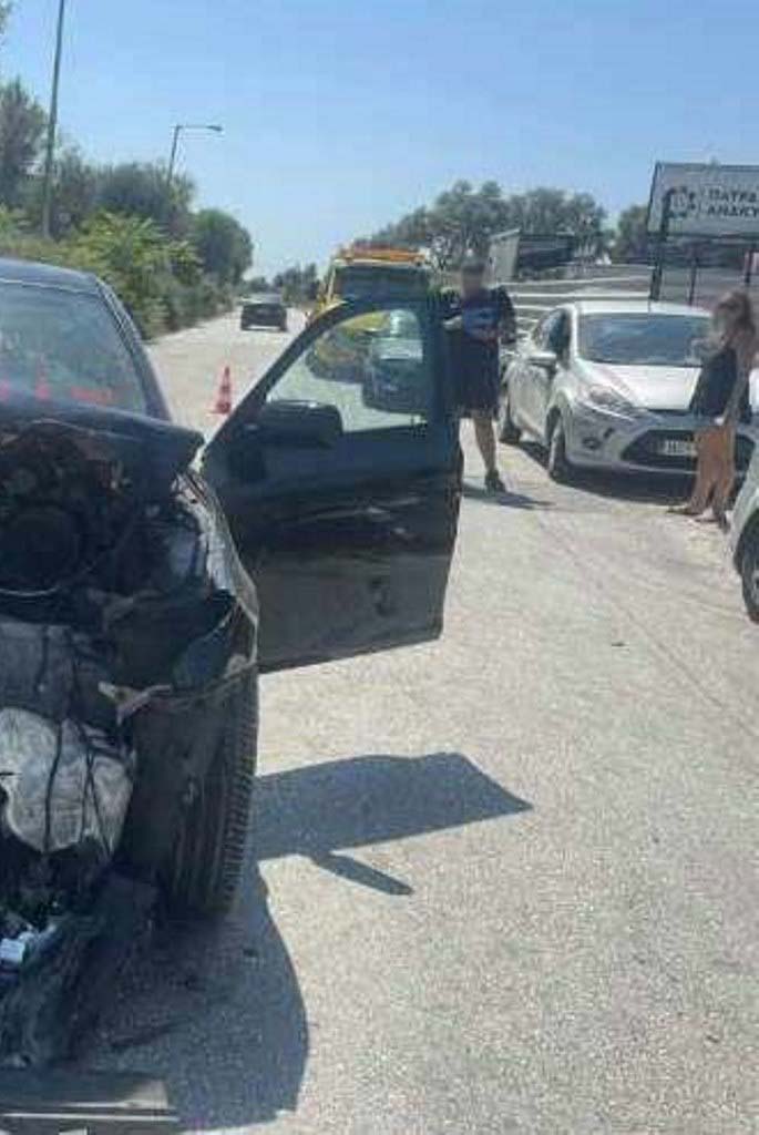 ΠΑΤΡΑ: Τροχαίο δυστύχημα στην Οβρυά - Σοβαρή σύγκρουση στην Οδό Ξηροποτάμου