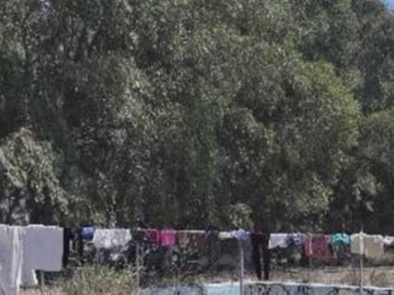 ΠΑΤΡΑ: Περιβαλλοντική καταστροφή στην παραλιακή ζώνη - Οι σκηνίτες ρομά αφήνουν χάος στον έλος της Αγυιάς