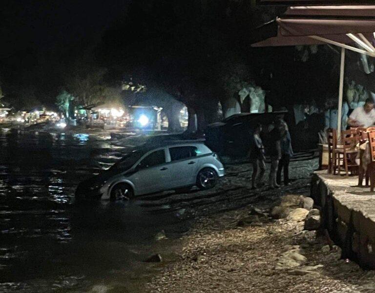 ΠΑΤΡΑ: Ανεξήγητο Ατύχημα - ΙΧ Οχήματος κατέληξε στην θάλασσα στην παραλιακή των Βραχνεικών - ΦΩΤΟ