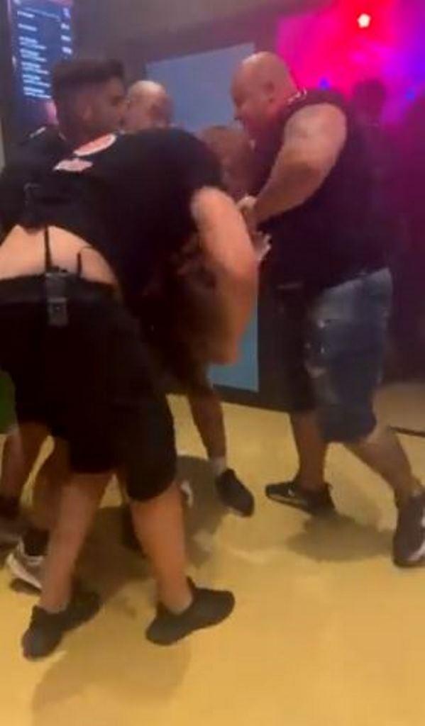 Βρετανός τουρίστας δέχεται άγριο ξυλοδαρμό στον Λαγανά της Ζακύνθου - Σοκαριστικό βίντεο κυκλοφορεί στο διαδίκτυο