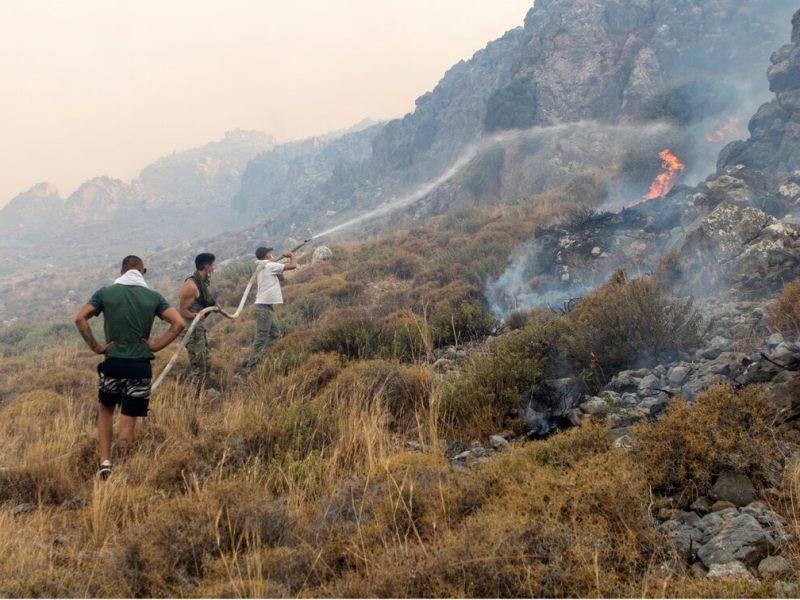 Κατάσταση Συναγερμού: Εξάπλωση πυρκαγιών σε 13 περιοχές της Ελλάδας - Επικίνδυνες συνθήκες διαδίδουν τις φλόγες