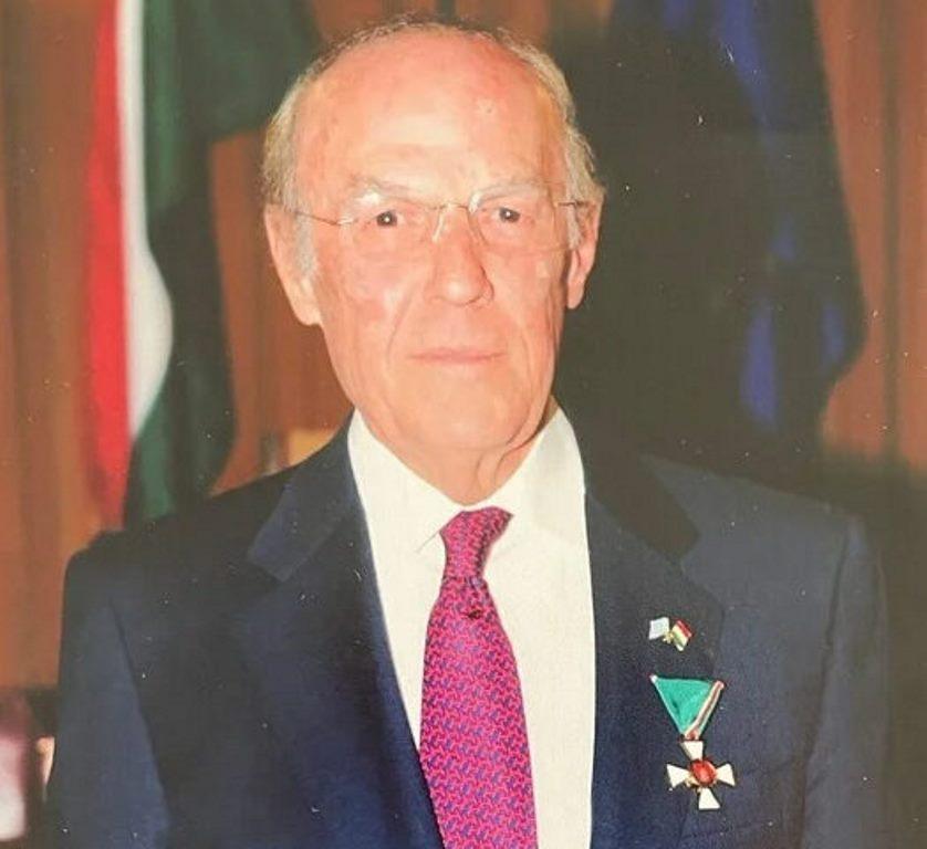 Αντίο στον Νίκο Δούρο: Αποχαιρετώντας τον Πατριάρχη της DUR και Πολυσχιδή Προσωπικότητα