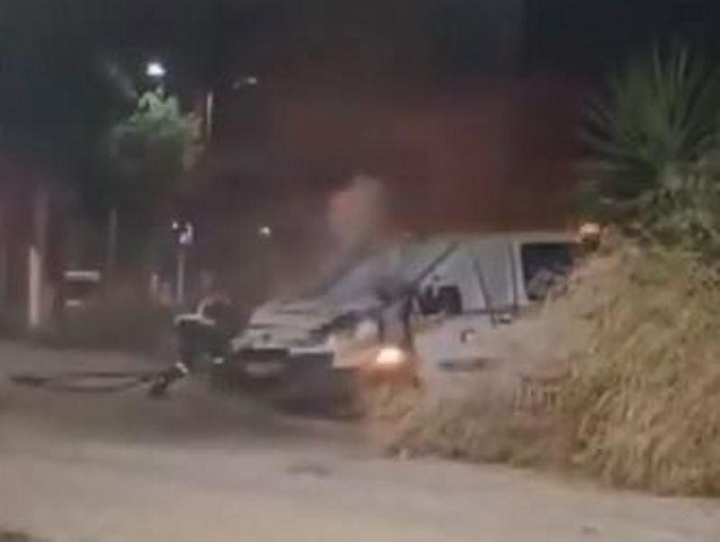 ΠΑΤΡΑ: Επίθεση κουκουλοφόρων στον ΟΣΕ - Εκ νέου πυρπόληση σε βανάκι και απόπειρα εισβολής σε βαγόνι