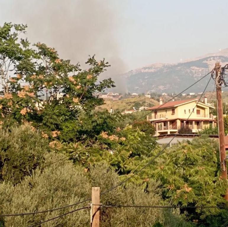 ΠΑΤΡΑ: Πυρκαγιά στο Βελβίτσι - Ισχυρή Επιχείρηση Πυροσβεστικών - Κοντά στον καταυλισμό των Ρομά