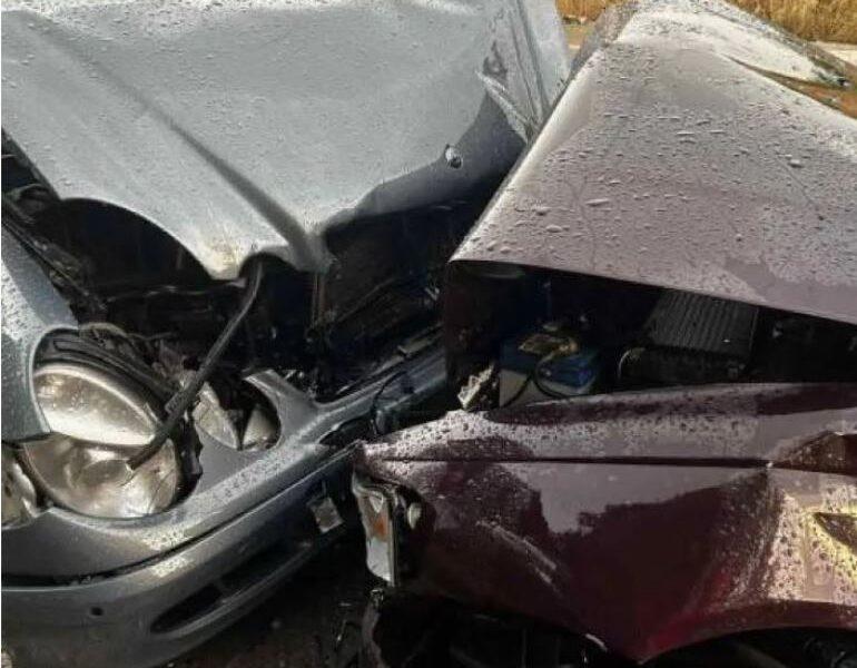 Μετωπική σύγκρουση οχημάτων στη γέφυρα του Αχελώου: Σοβαροί τραυματισμοί και υλικές ζημιές λόγω δυσμενών καιρικών συνθηκών - ΦΩΤΟ