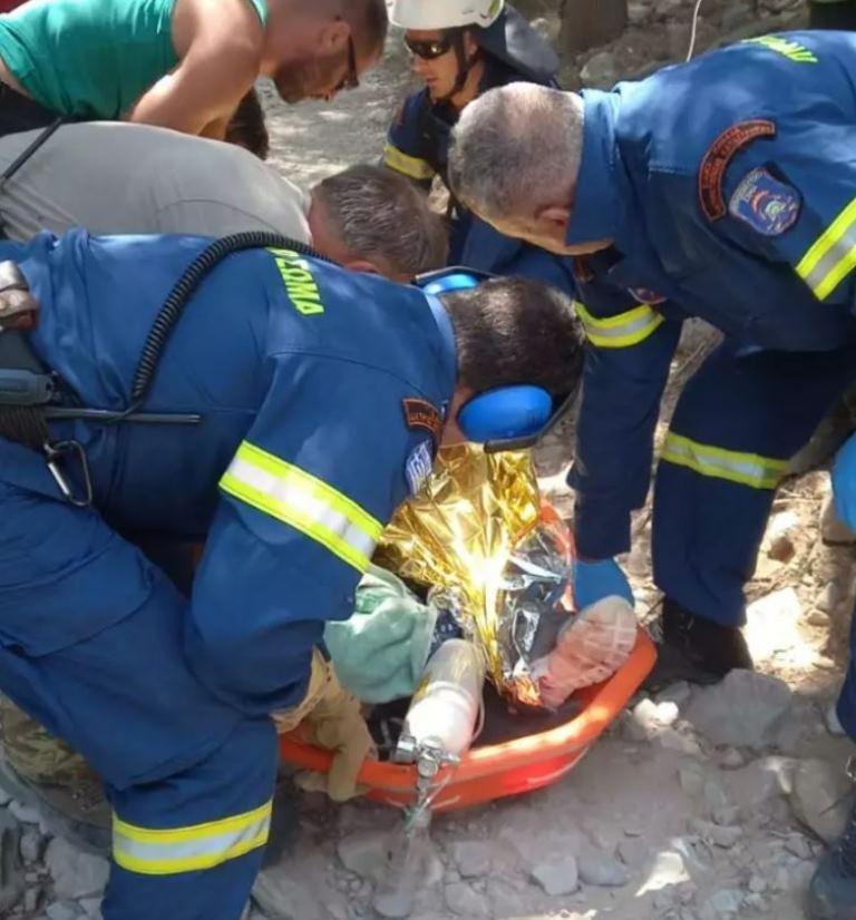 Αγώνας για Ζωή: Τραυματίας από τη Σαμαριά Μεταφέρεται Στα Χανιά για Επείγουσα Ιατρική Περίθαλψη