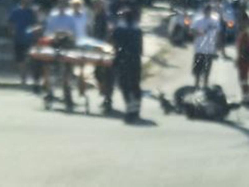 ΠΑΤΡΑ: Σοβαρό Τροχαίο στην διασταύρωση των Οδών Πατρών-Αθηνών και Αρέθα - Δίκυκλο συγκρούστηκε με ΙΧ - Οδηγός βαριά τραυματισμένος