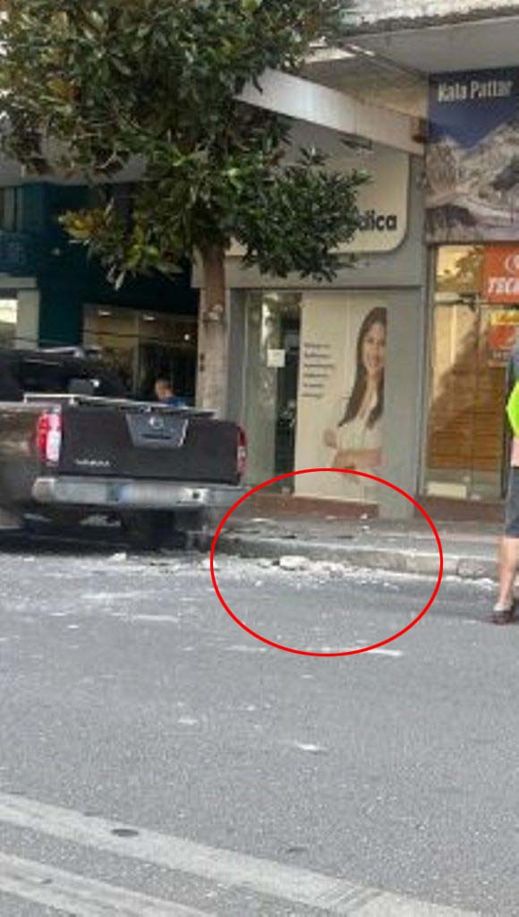 ΠΑΤΡΑ: Αποτράπηκε Τραγωδία από Πτώση Σοβάδων στην Οδό Γούναρη λόγω Ισχυρής Νεροποντής