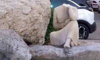 ΠΑΤΡΑ: Αποκεφαλισμένο Αγάλμα στην Αγία Σοφία - Μια Συγκλονιστική Εικόνα Που Διαταράσσει την Περιοχή - Παραμένει χωρίς κεφάλι