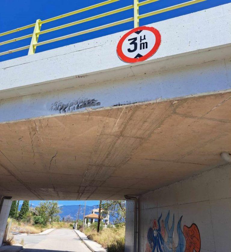 ΠΑΤΡΑ: Πυρκαγιά σε τροχόσπιτο απειλεί κατοίκους - Πρόβλημα με την πρόσβαση του Πυροσβεστικού - Επείγουσα ανάγκη για οδό διαφυγής