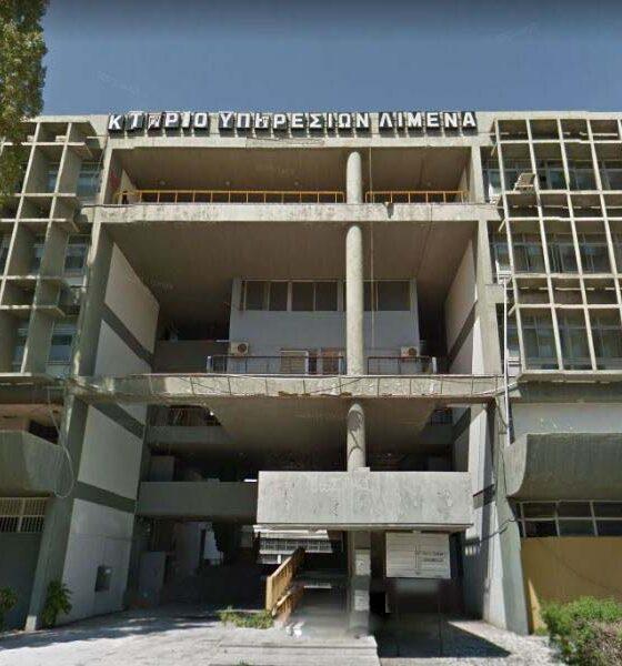 Το εγκαταλελειμμένο Κτίριο Υπηρεσιών Λιμένα στο παλιό λιμάνι της Πάτρας