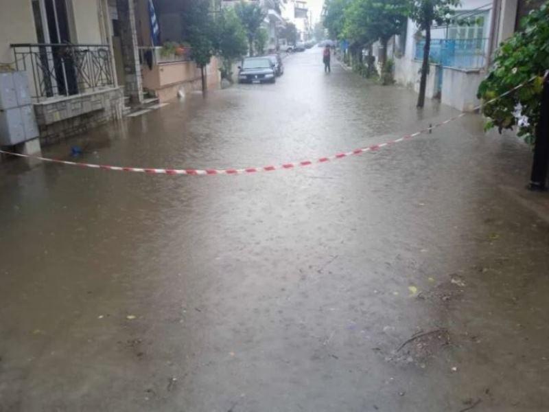 Κακοκαιρία Elias: Απαγόρευση κυκλοφορίας και καταστροφές στον Βόλο, Σχολεία κλειστά