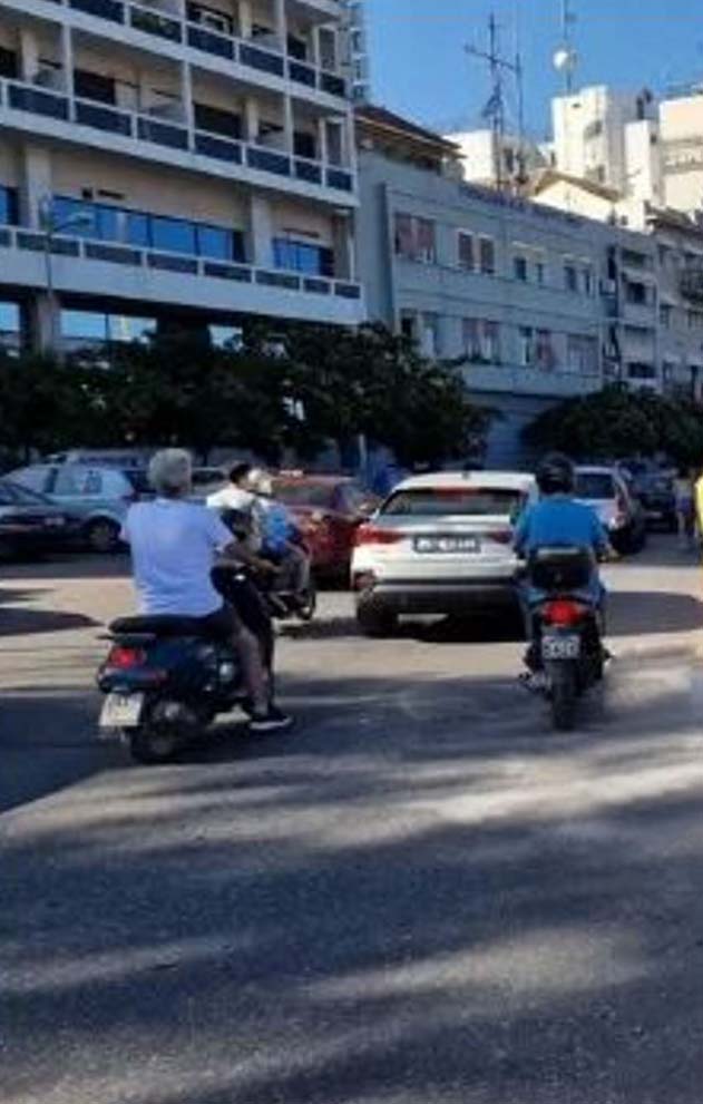ΠΑΤΡΑ: Κυκλοφοριακός Εφιάλτης στην Οδό Όθωνος Αμαλίας - Προβλήματα και Αντιφάσεις με τον Παραλιακό Ποδηλατόδρομο