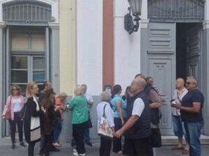 ΠΑΤΡΑ: Συμβασιούχοι Δήμου Πατρέων Διαδηλώνουν έξω από το Δημαρχείο, Ζητώντας Υποστήριξη για την Εργασιακή τους Κατάσταση