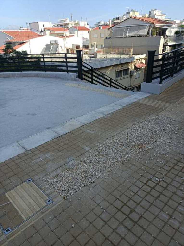 ΠΑΤΡΑ: Ανάπλαση της Τριών Ναυάρχων - Το χαλίκι στο πάνω μέρος προκαλεί ερωτήματα - ΦΩΤΟ