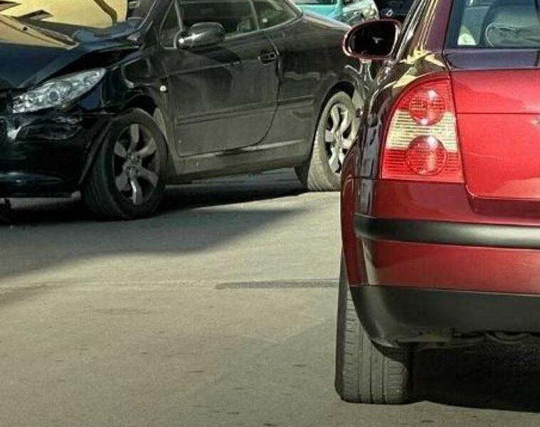 ΠΑΤΡΑ: Τροχαίο Ατύχημα στη Συμβολή των Οδών Γερμανού και Λόντου