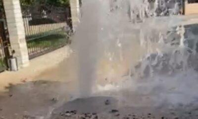 ΠΑΤΡΑ: Έλλειψη αντίδρασης από τη ΔΕΥΑΠ - Νέα βλάβη και επικίνδυνη κατάσταση στο δίκτυο ύδρευσης στην οδό Ολύνθου στο Κουκούλι - ΦΩΤΟ