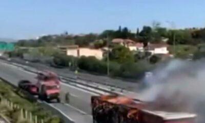 Φωτιά σε Φορτηγό κοντά στον 86ο χλμ Ε.Ο. Αθηνών-Πατρών - Κινητοποίηση 8 Οχημάτων και 16 Πυροσβεστών για Κατάσβεση - ΦΩΤΟ