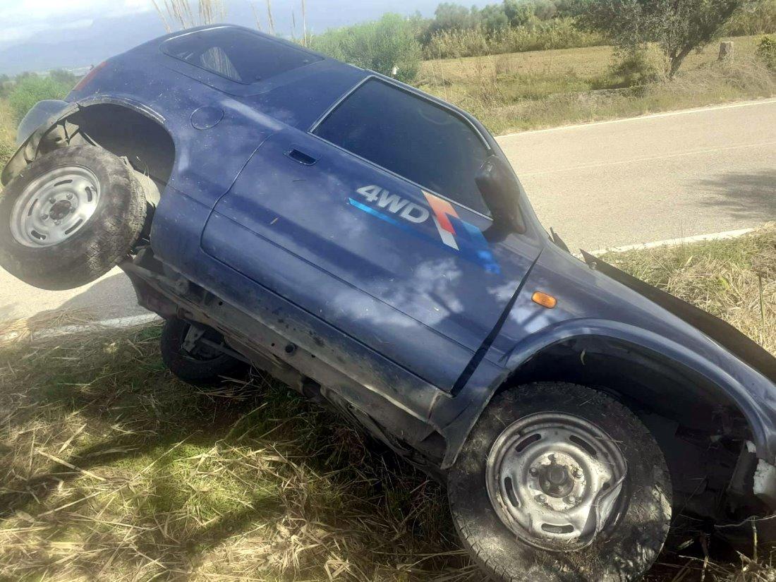 Τζιπ Εξετράπη από την Πορεία του στην Περιμετρική Οδό - Ο Οδηγός Απεγκλωβίστηκε και Μεταφέρθηκε στο Νοσοκομείο