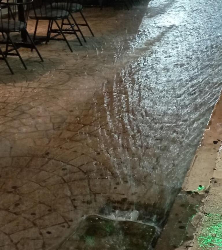 ΠΑΤΡΑ: Έντονη Βροχόπτωση Προκαλεί Σοβαρές Πλημμύρες, Πεζόδρομος Ρήγα Φεραίου Πλημμυρισμένος - ΦΩΤΟ