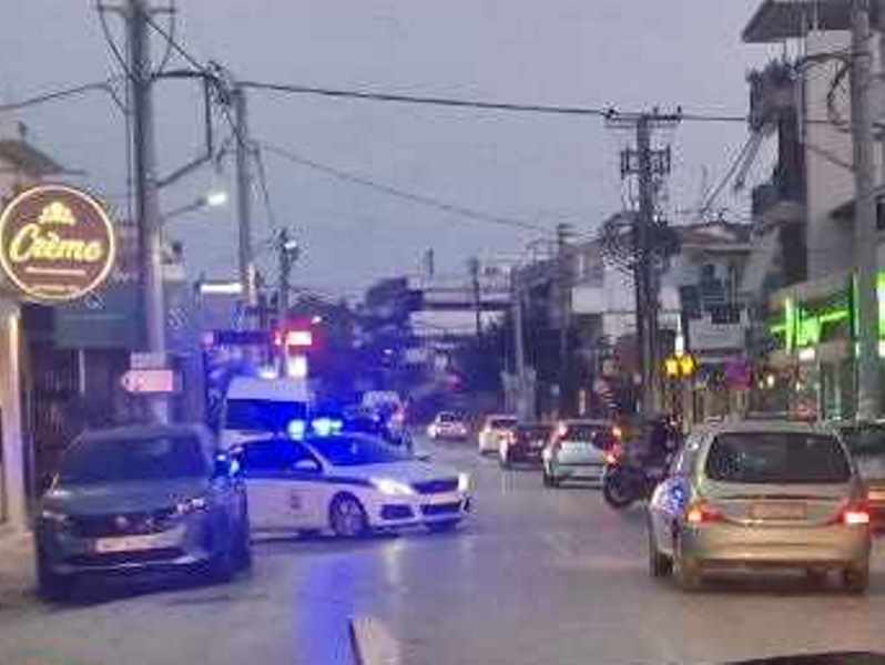 Ανετράπη όχημα στην Πάτρα: Πανικός και ανησυχία