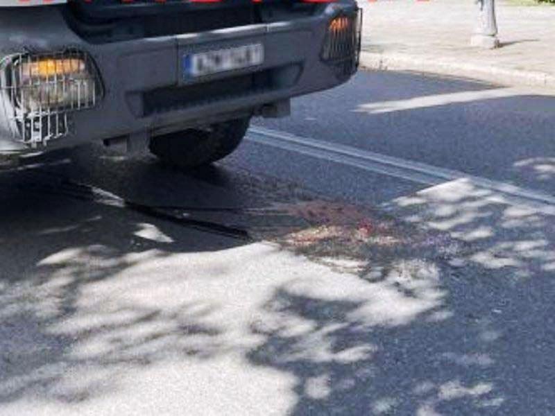 ΠΑΤΡΑ: Σοβαρό Τροχαίο Ατύχημα στην Πλατεία Ομονοίας - Φορτηγό Παρέσυρε Πεζό - Διεκομίσθη στο Νοσοκομείο