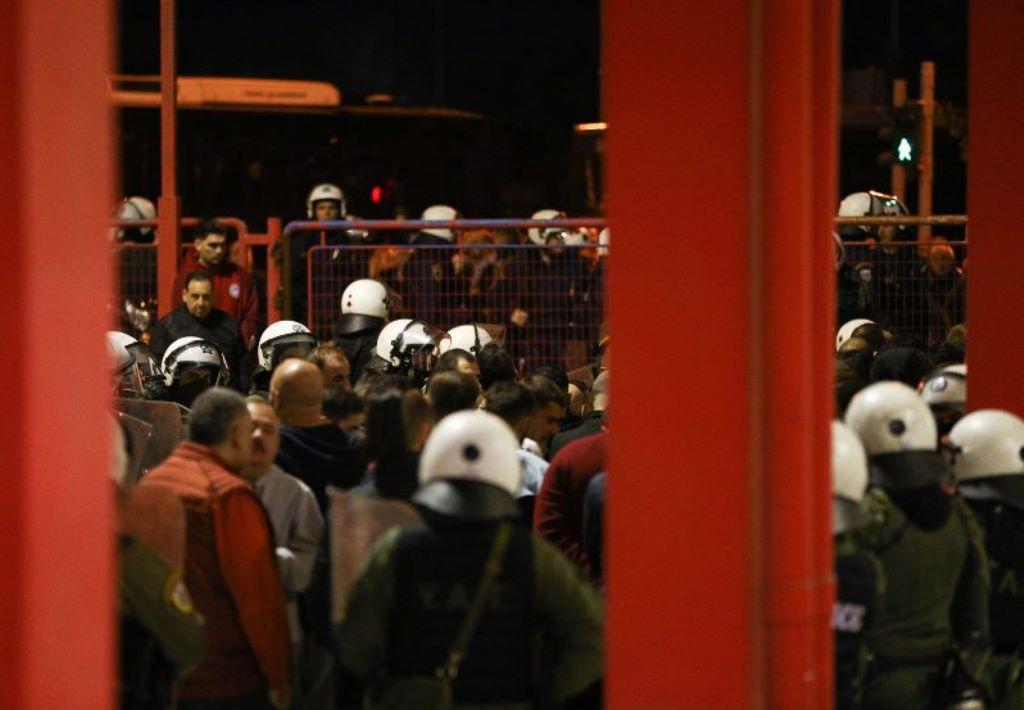 Διασωληνωμένος αστυνομικός σε κρίσιμη κατάσταση μετά από τραυματισμό από ναυτική φωτοβολίδα