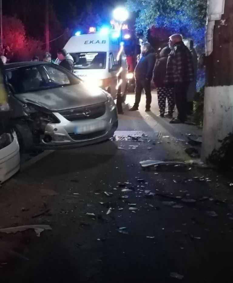 ΠΑΤΡΑ-Σοκαριστικό τροχαίο στα καμίνια: Αναποδογυρισμένο οχηματαρία και απεγκλωβισμός οδηγού μετά από σύγκρουση ΙΧ
