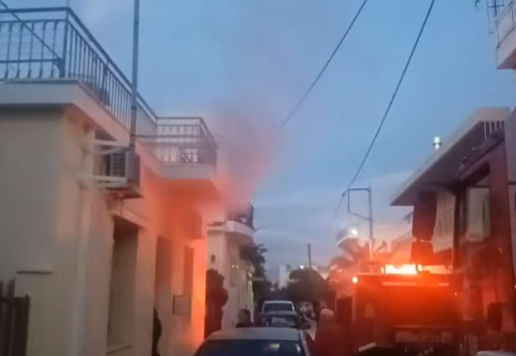 ΠΑΤΡΑ-Φωτιά σε σπίτι: Δημοσιογράφος σώζεται από την πυροσβεστική