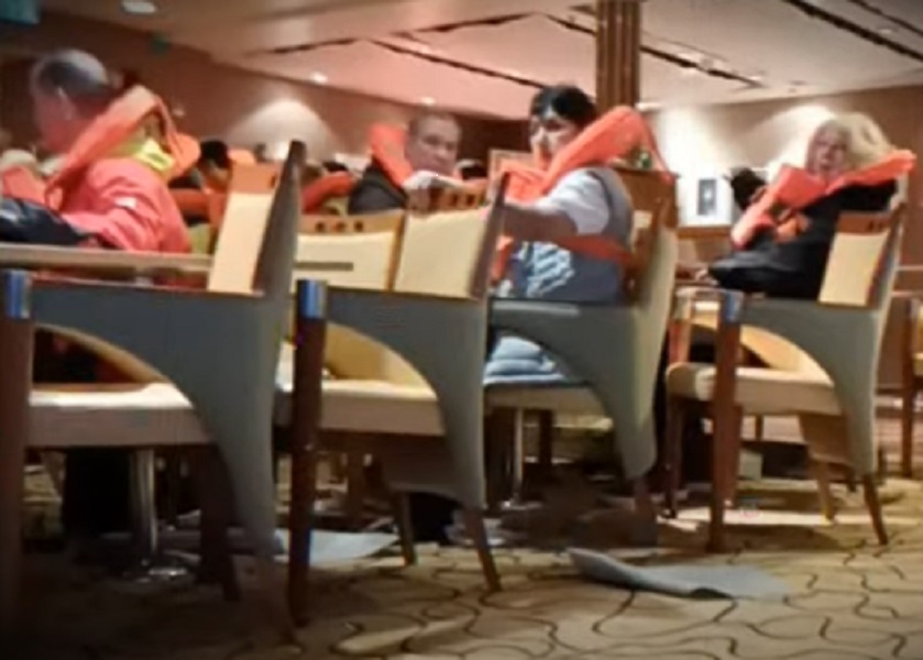 ΣΟΚΑΡΙΣΤΙΚΟ ΒΙΝΤΕΟ: Νορβηγικό κρουαζιερόπλοιο χτυπάται από τεράστια κύματα - Οι Επιβάτες πανικοβλημένοι σε καταιγιδικές συνθήκες